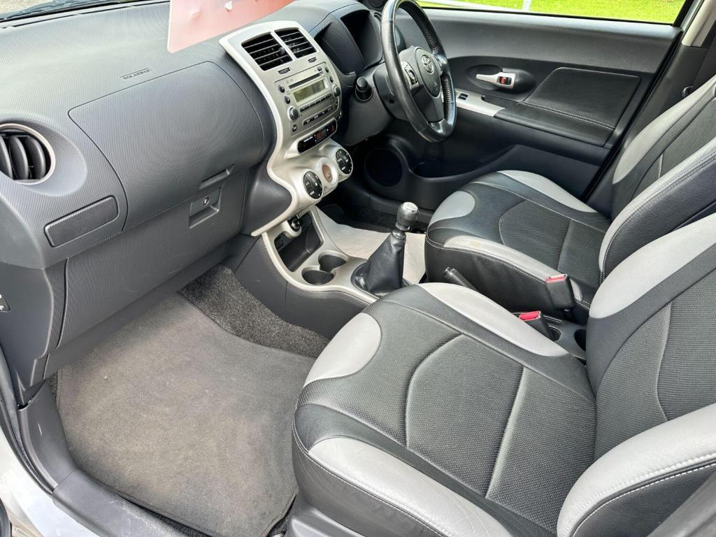 TOYOTA URBAN CRUISER