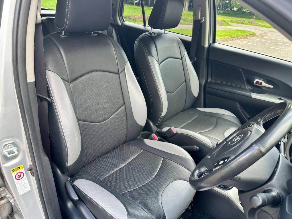 TOYOTA URBAN CRUISER