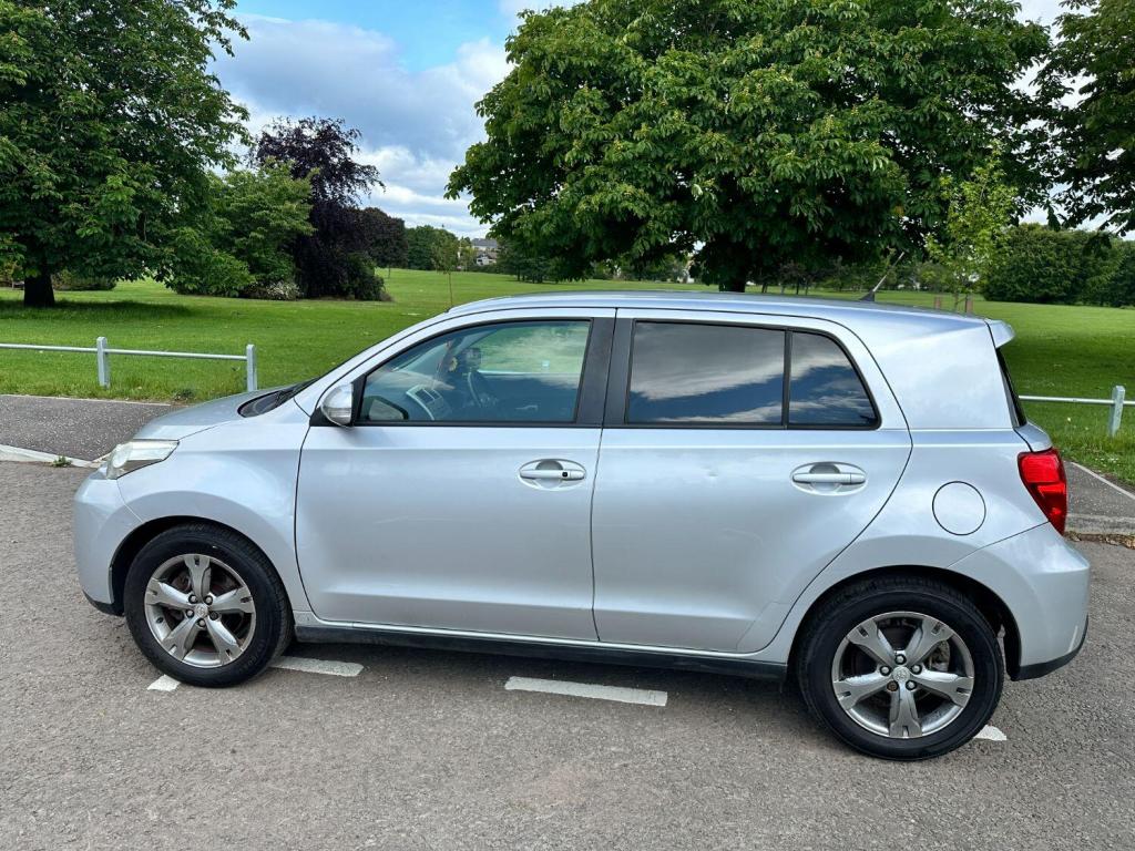 TOYOTA URBAN CRUISER
