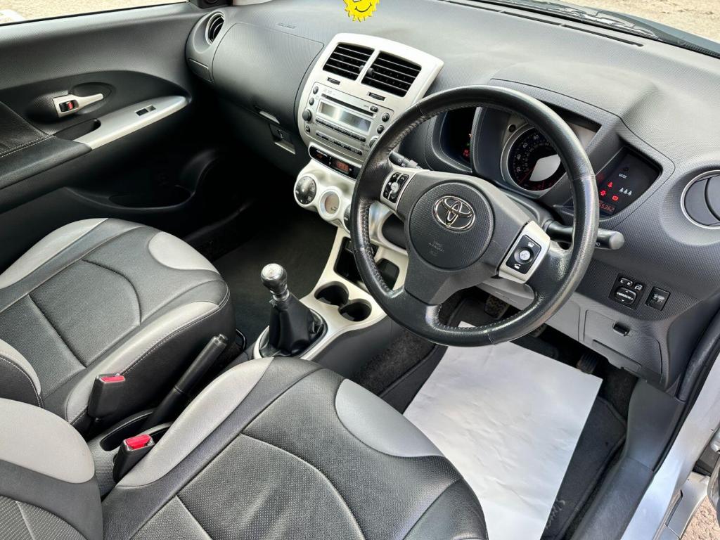 TOYOTA URBAN CRUISER