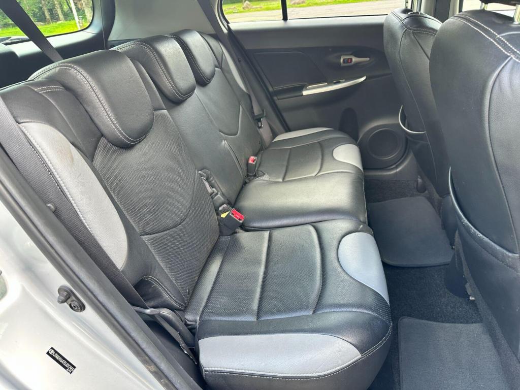 TOYOTA URBAN CRUISER