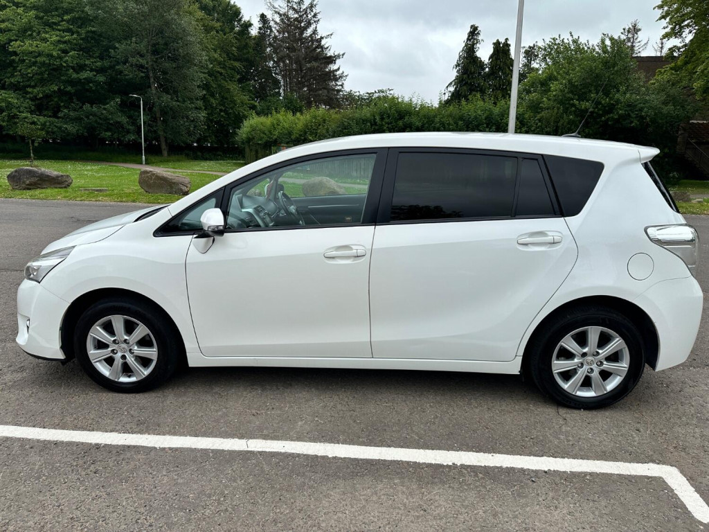 TOYOTA VERSO