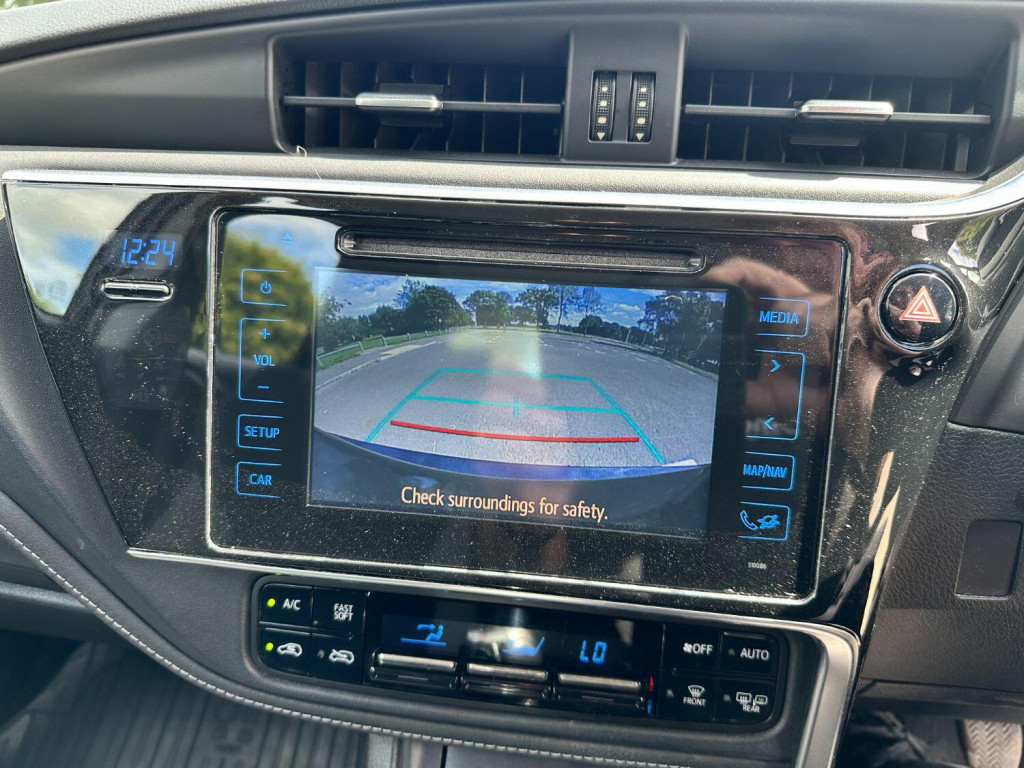TOYOTA AURIS