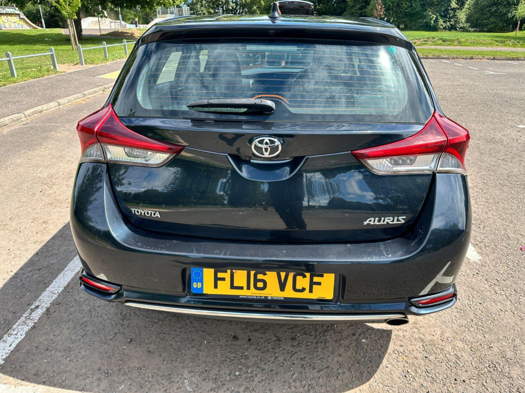 TOYOTA AURIS