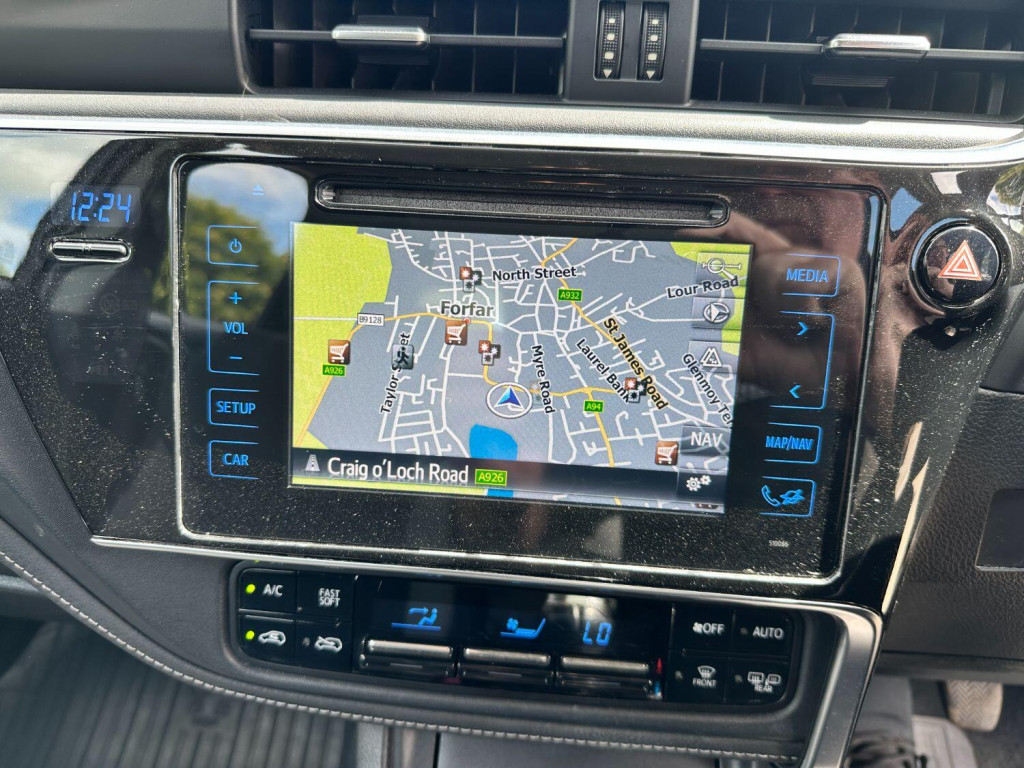 TOYOTA AURIS