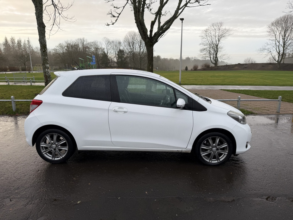 View TOYOTA YARIS 1.3 Dual VVT-i SR