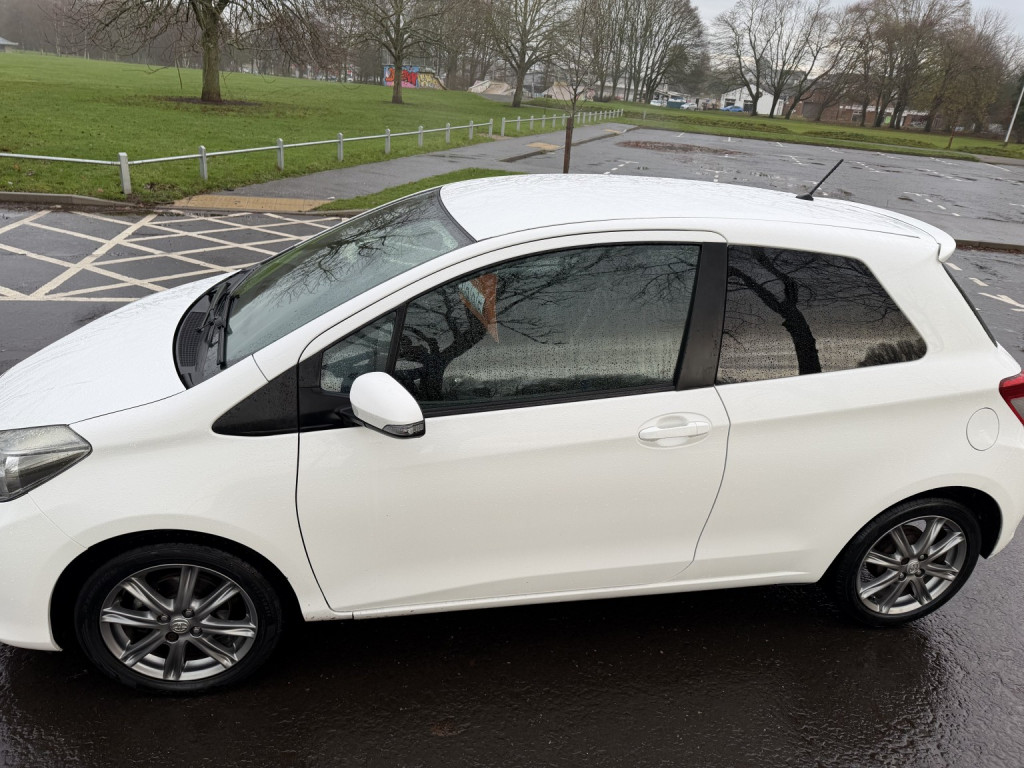 View TOYOTA YARIS 1.3 Dual VVT-i SR