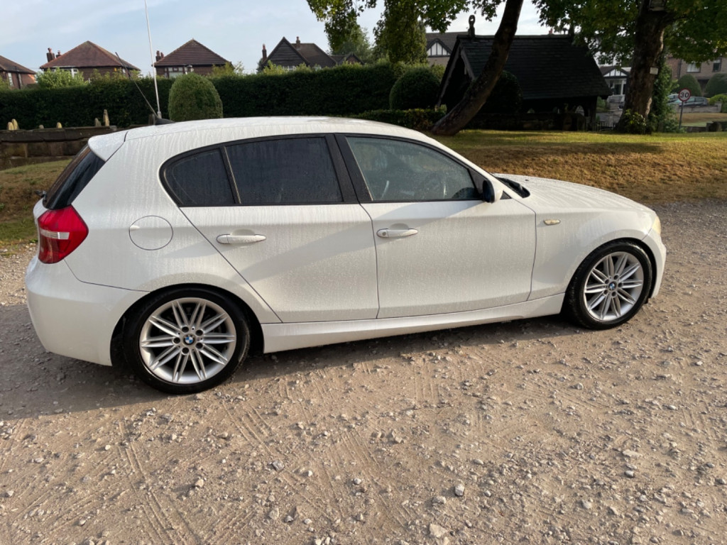 BMW 1 SERIES