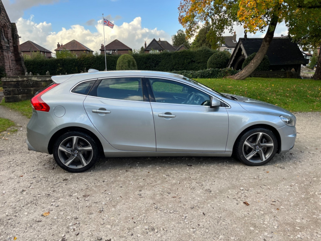 VOLVO V40