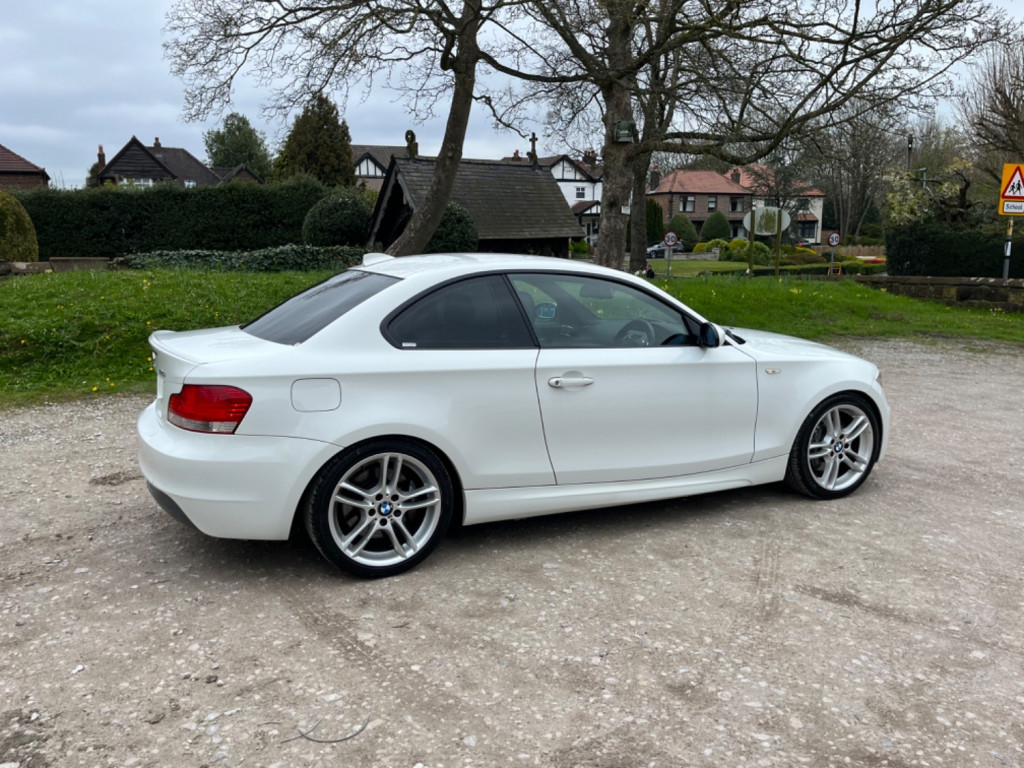 BMW 1 SERIES