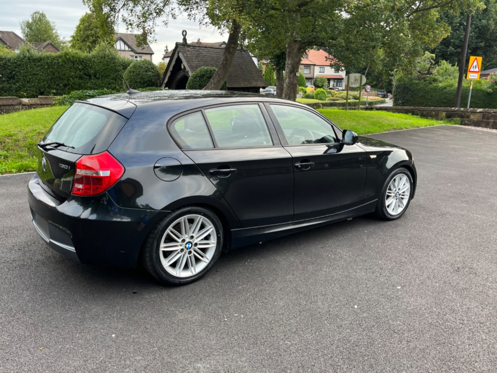 BMW 1 SERIES