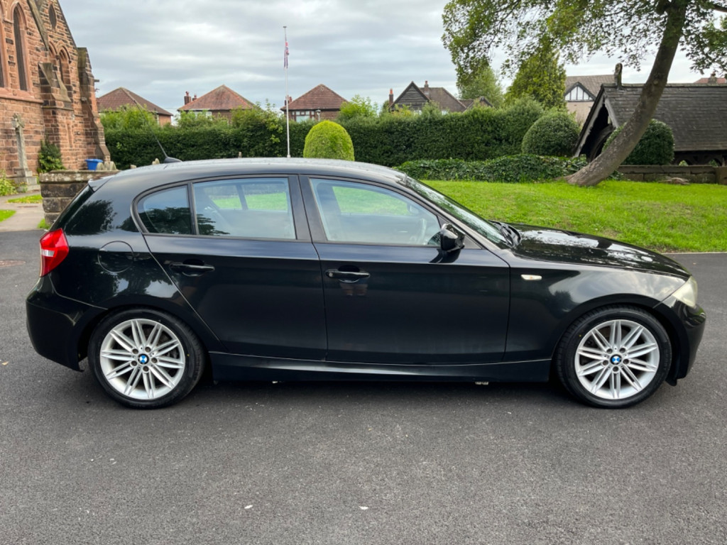 BMW 1 SERIES