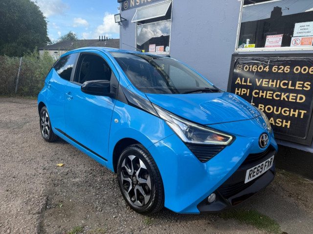 TOYOTA AYGO 1.0 VVT-i x-trend