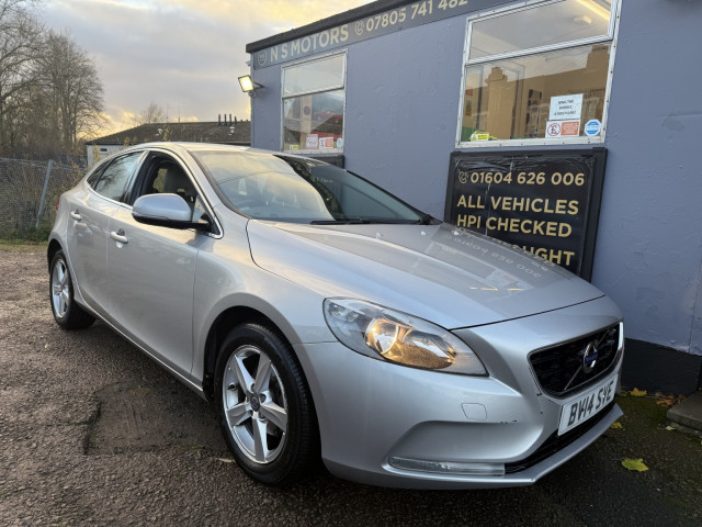 VOLVO V40 1.6 D2 SE Nav