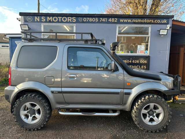 SUZUKI JIMNY 1.3 JLX+