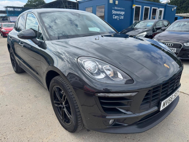 PORSCHE MACAN