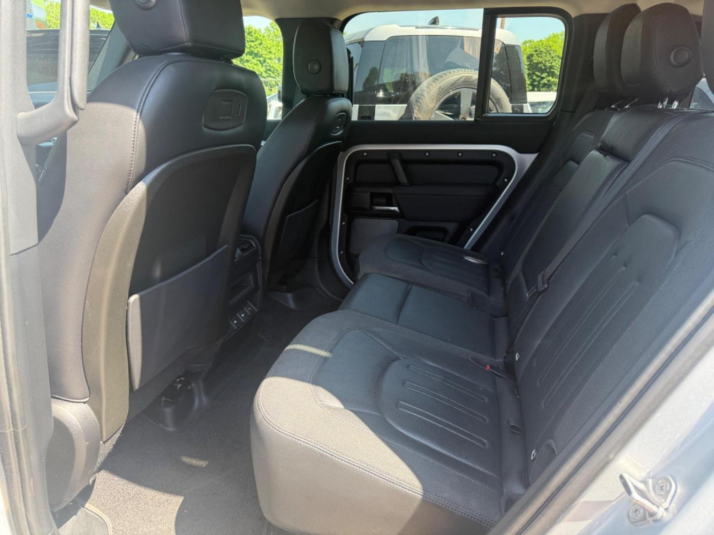 LAND ROVER DEFENDER 110