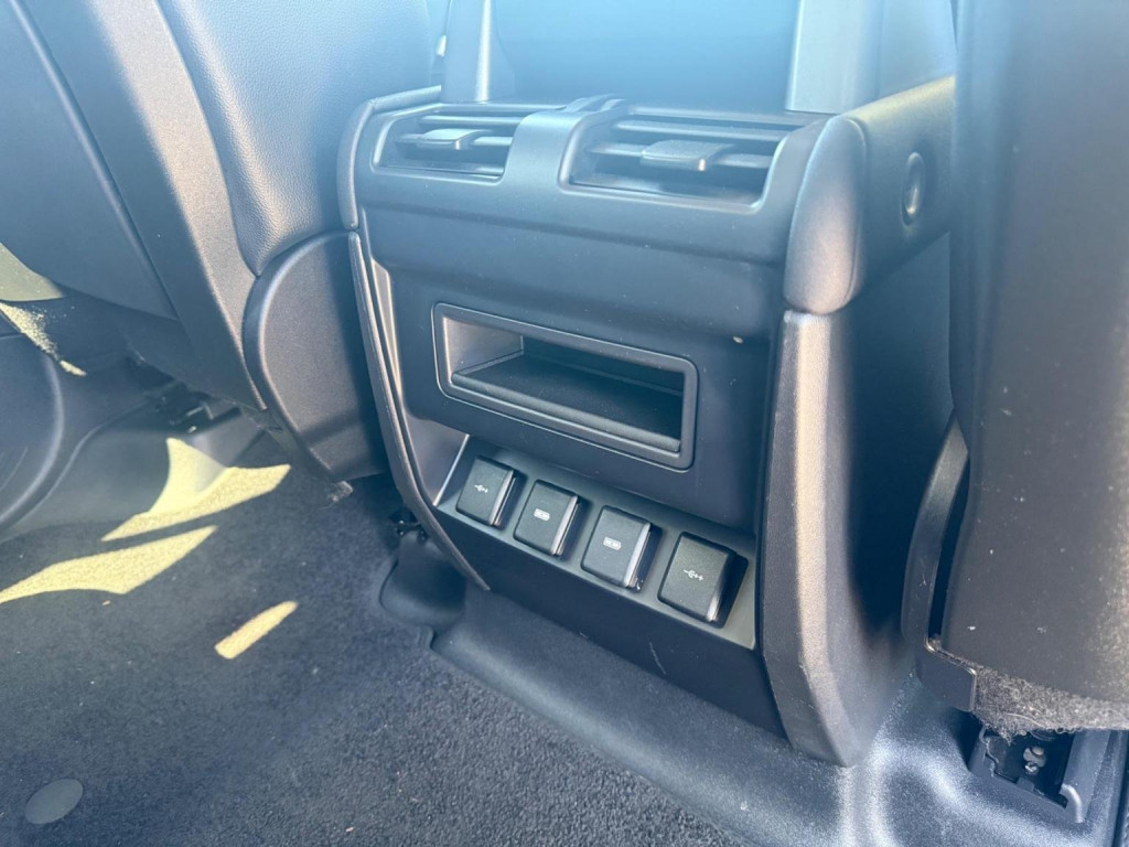 LAND ROVER DEFENDER 110