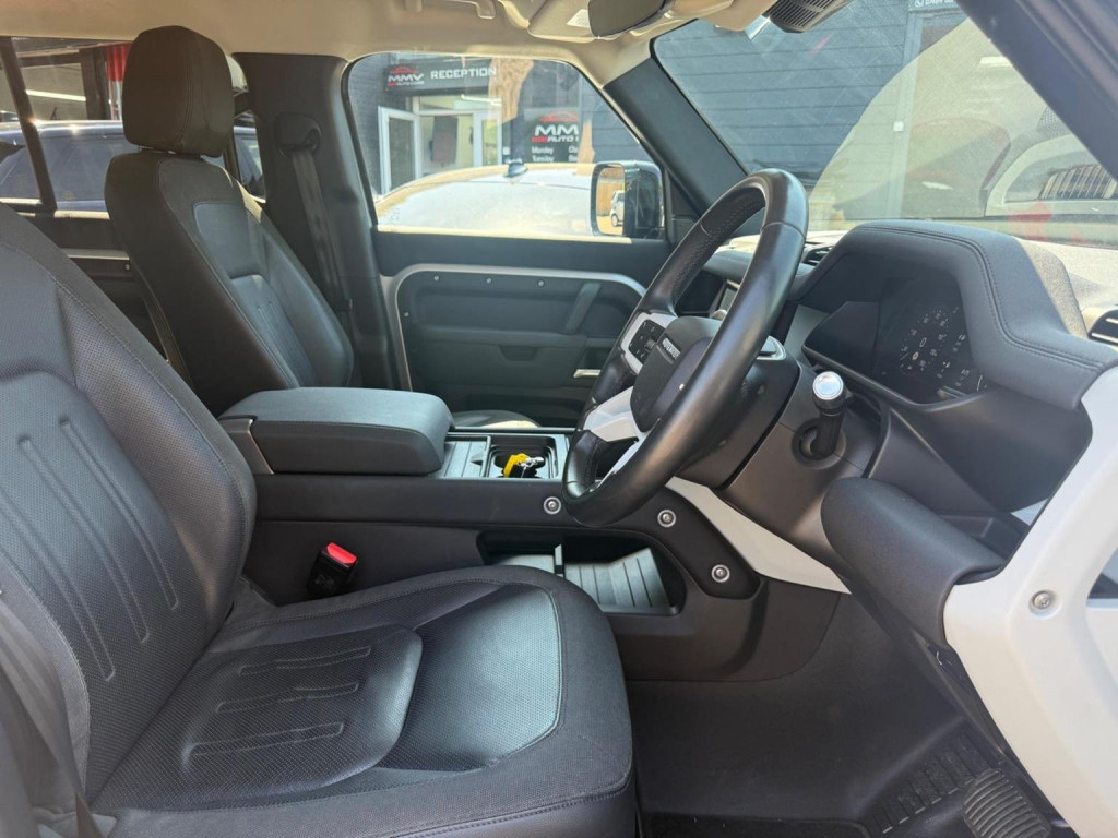 LAND ROVER DEFENDER 110