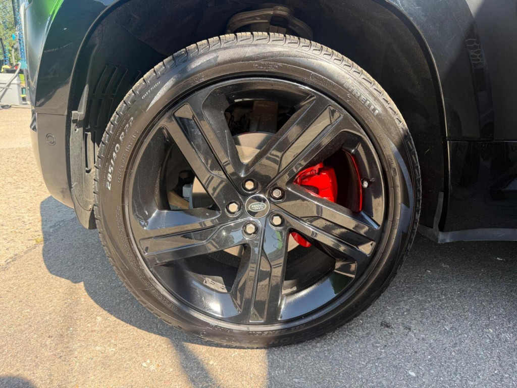 LAND ROVER DEFENDER 110