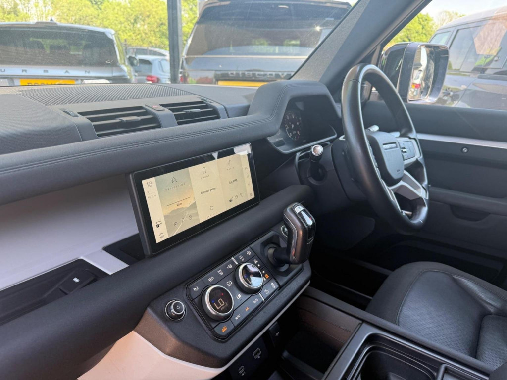 LAND ROVER DEFENDER 110