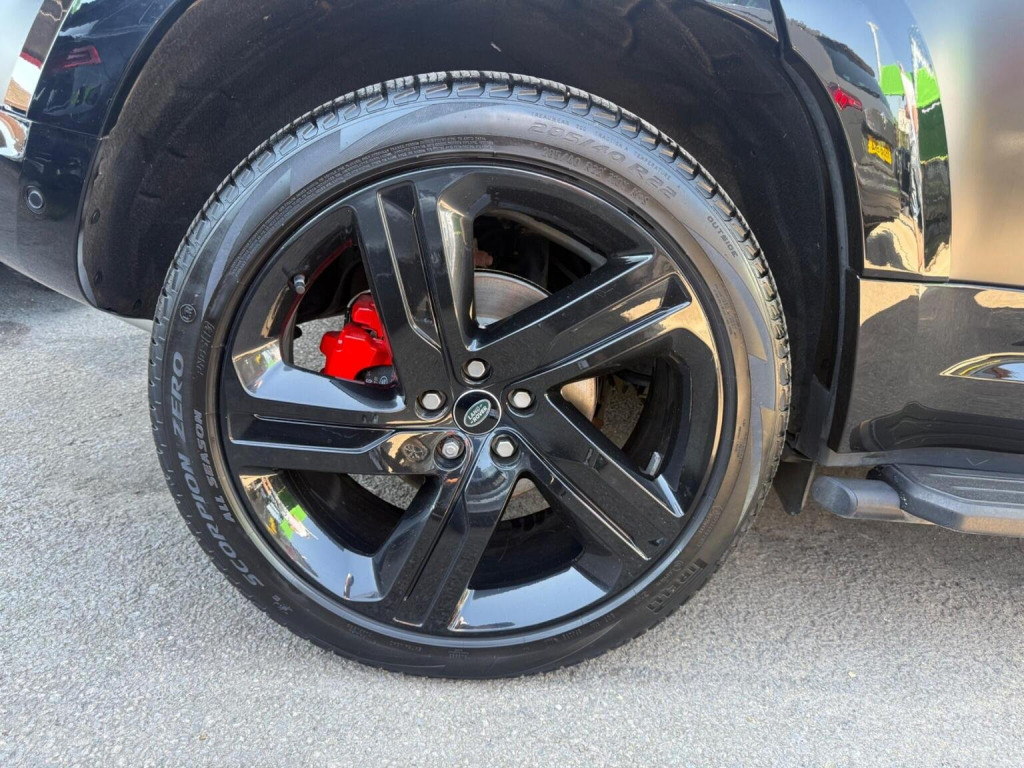 LAND ROVER DEFENDER 110