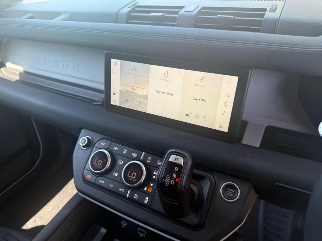 LAND ROVER DEFENDER 110