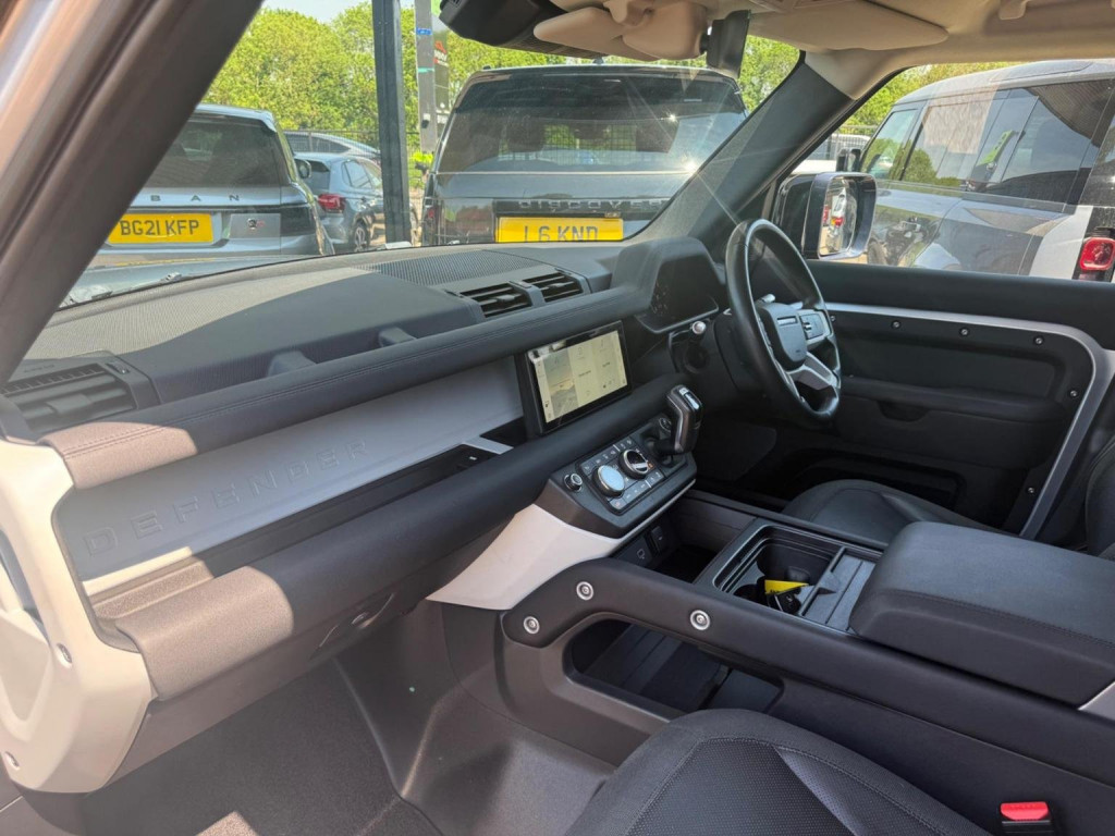 LAND ROVER DEFENDER 110