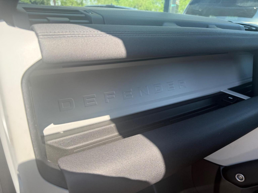 LAND ROVER DEFENDER 110