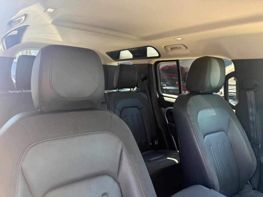 LAND ROVER DEFENDER 110