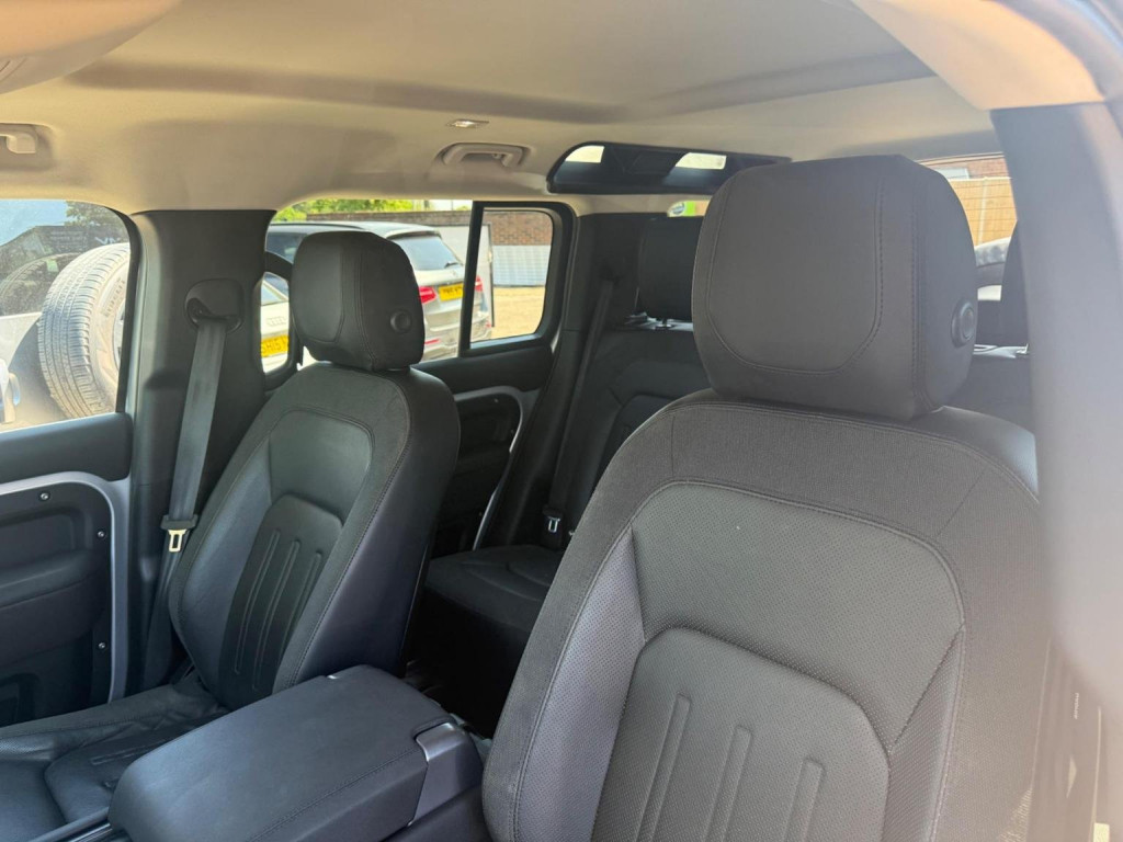 LAND ROVER DEFENDER 110