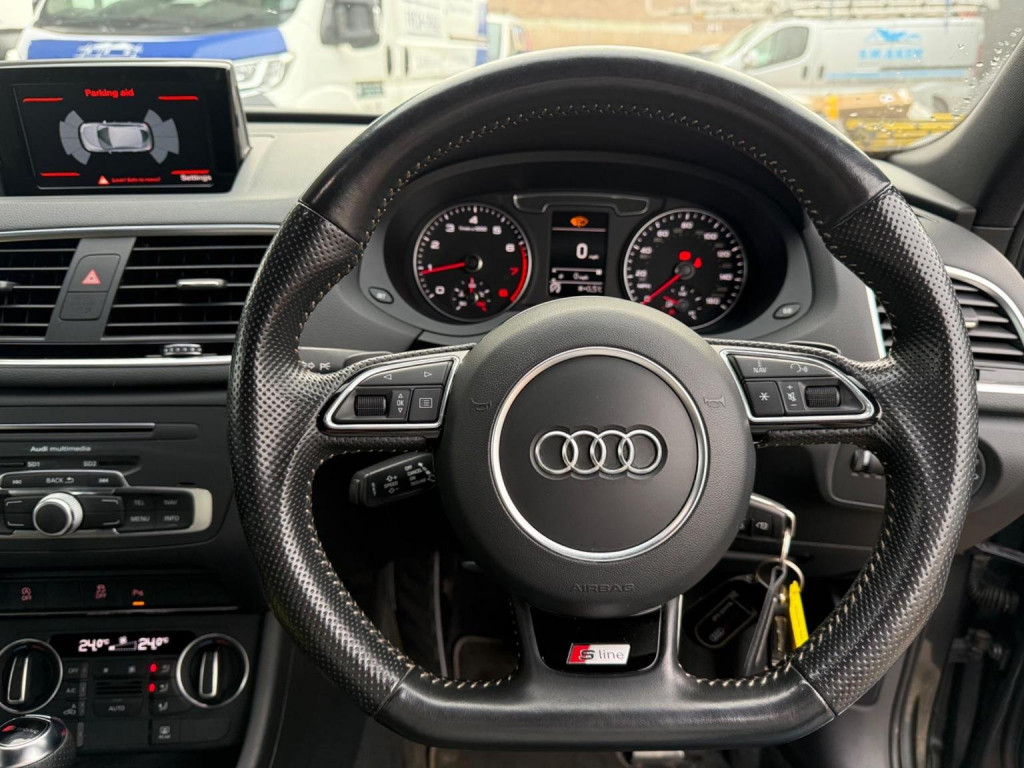 AUDI Q3