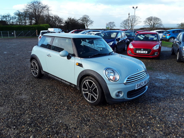 MINI HATCH