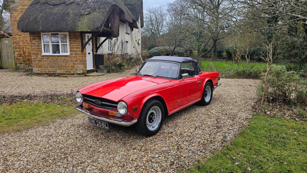 View TRIUMPH TR6 