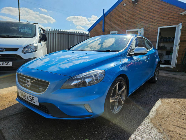 VOLVO V40