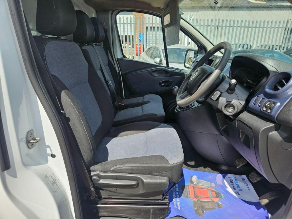 VAUXHALL VIVARO