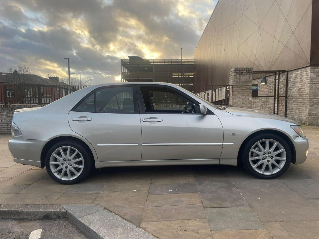 View LEXUS IS 2.0 200 SE 4dr
