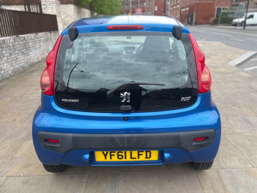 PEUGEOT 107