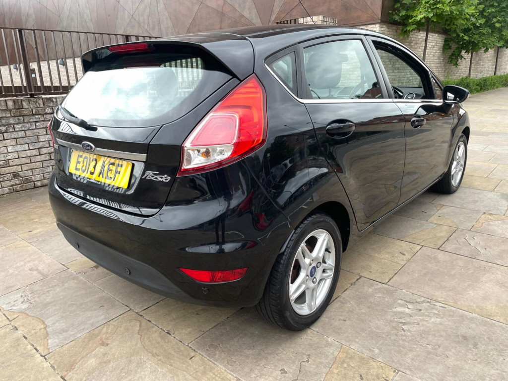 View FORD FIESTA 1.0T EcoBoost Zetec Euro 5 (s/s) 5dr