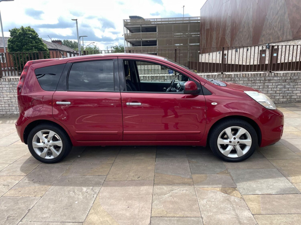 View NISSAN NOTE 1.6 16V Tekna Auto Euro 5 5dr