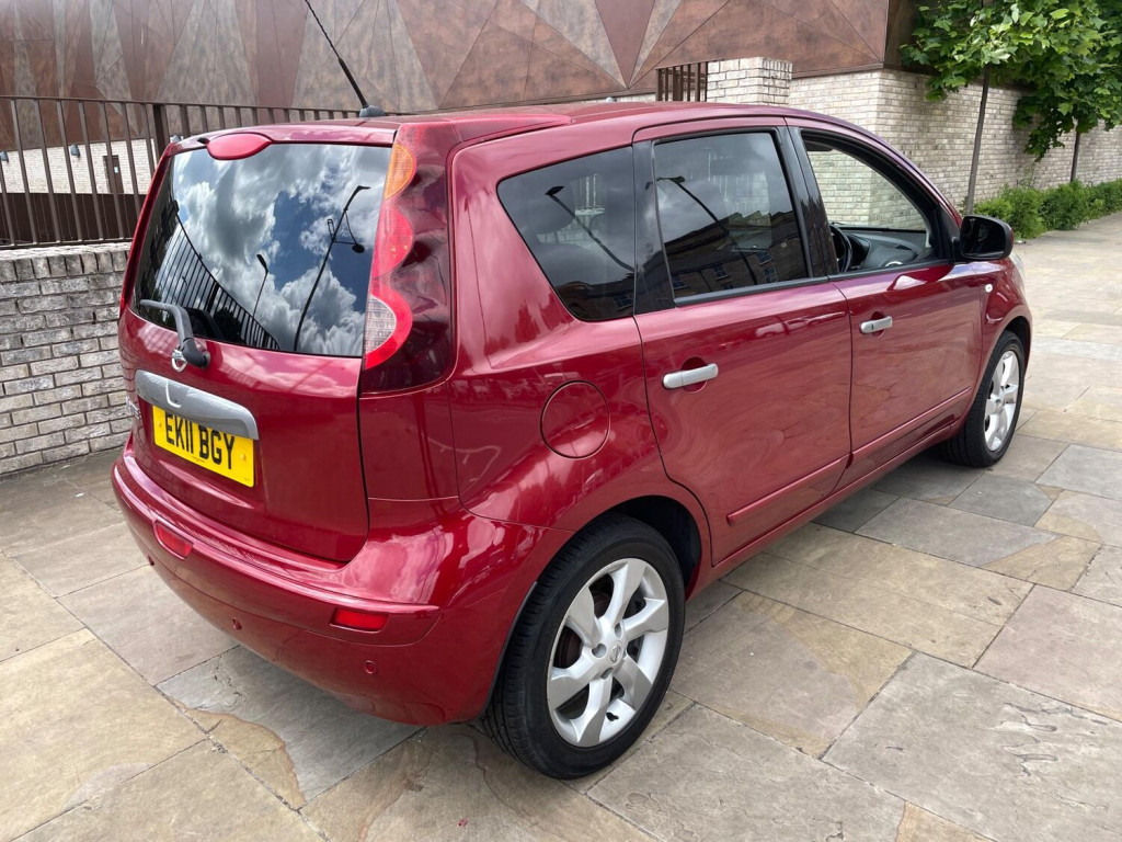 View NISSAN NOTE 1.6 16V Tekna Auto Euro 5 5dr