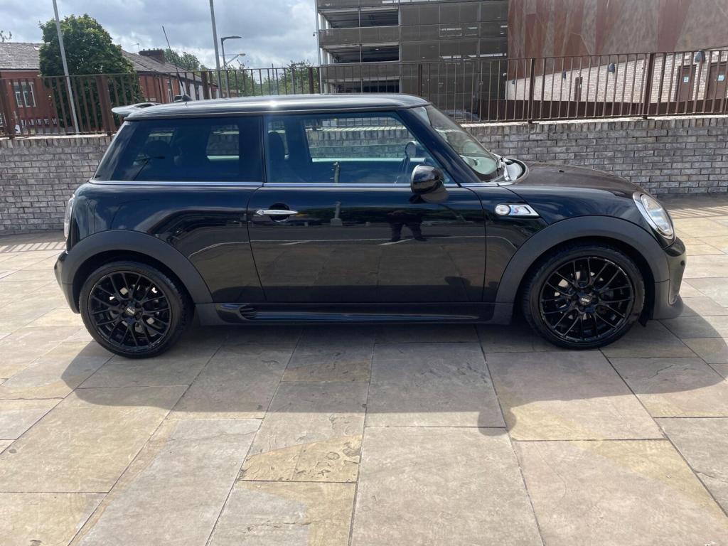 View MINI HATCH 2.0 Cooper SD Euro 5 (s/s) 3dr