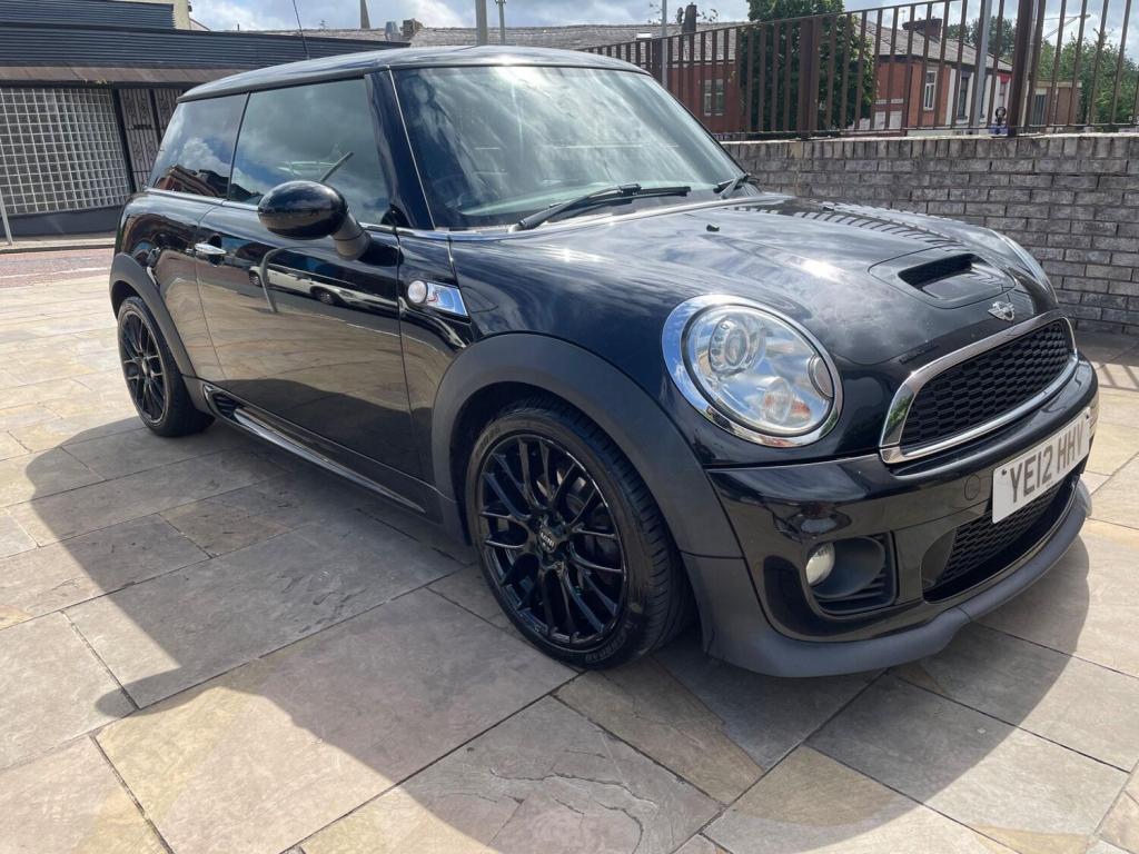 View MINI HATCH 2.0 Cooper SD Euro 5 (s/s) 3dr