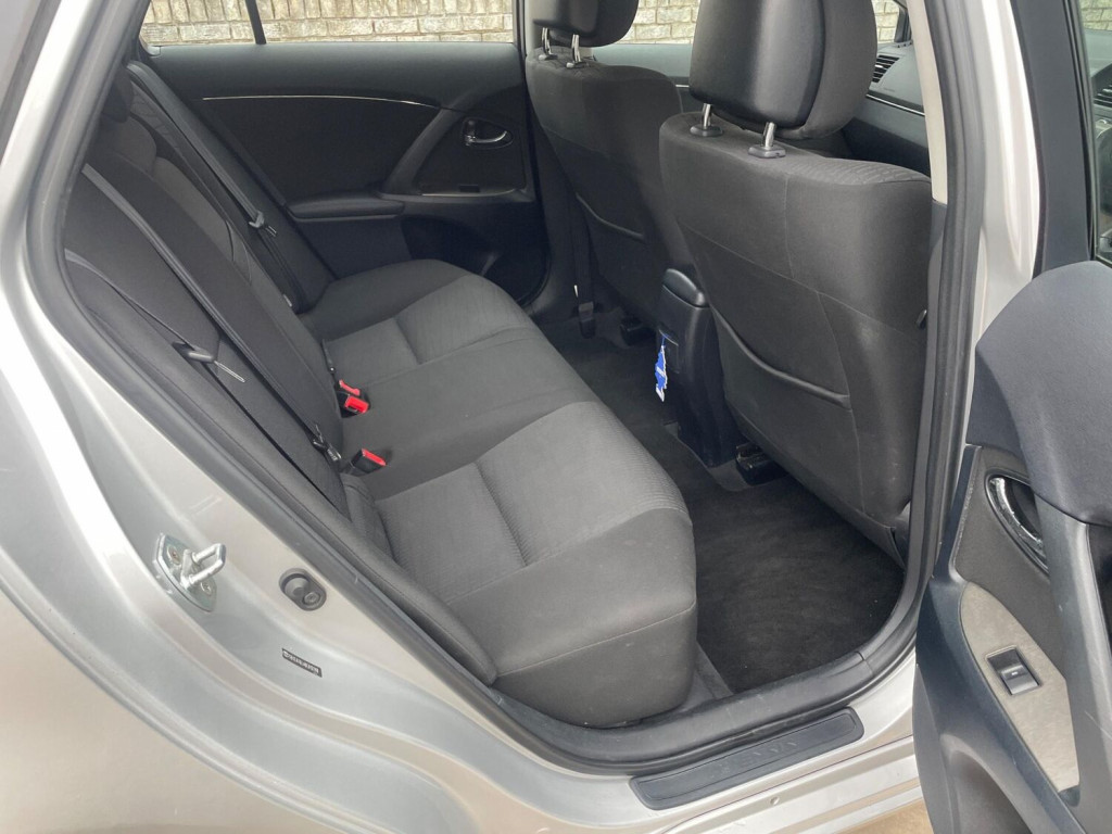 TOYOTA AVENSIS