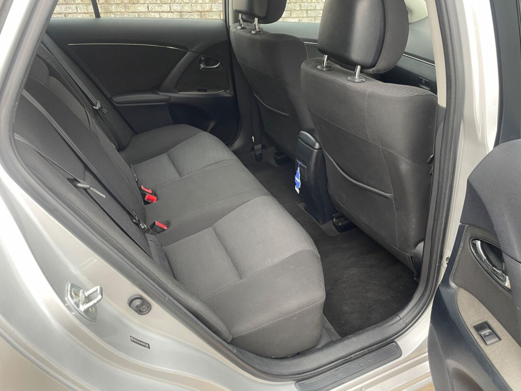TOYOTA AVENSIS