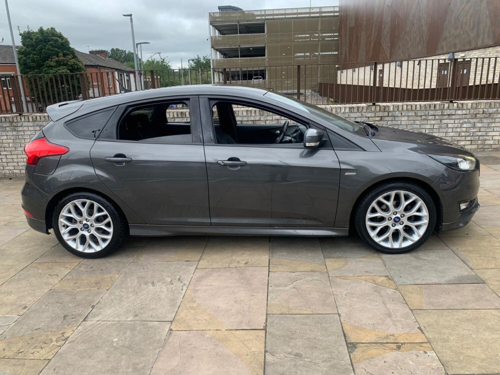 View FORD FOCUS 1.0T EcoBoost ST-Line Euro 6 (s/s) 5dr