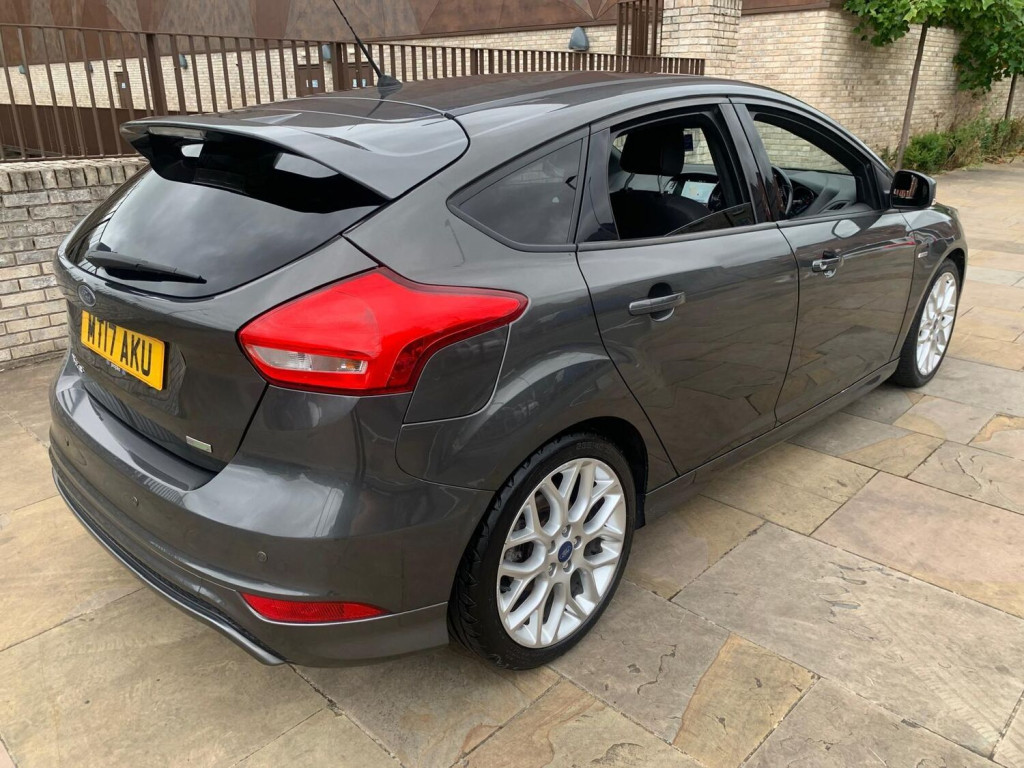 View FORD FOCUS 1.0T EcoBoost ST-Line Euro 6 (s/s) 5dr
