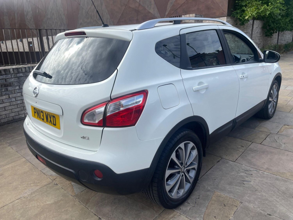 View NISSAN QASHQAI 2.0 dCi Tekna Auto 4WD Euro 5 5dr (AVM)