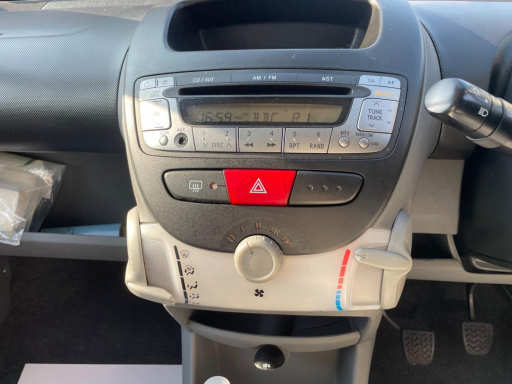 PEUGEOT 107