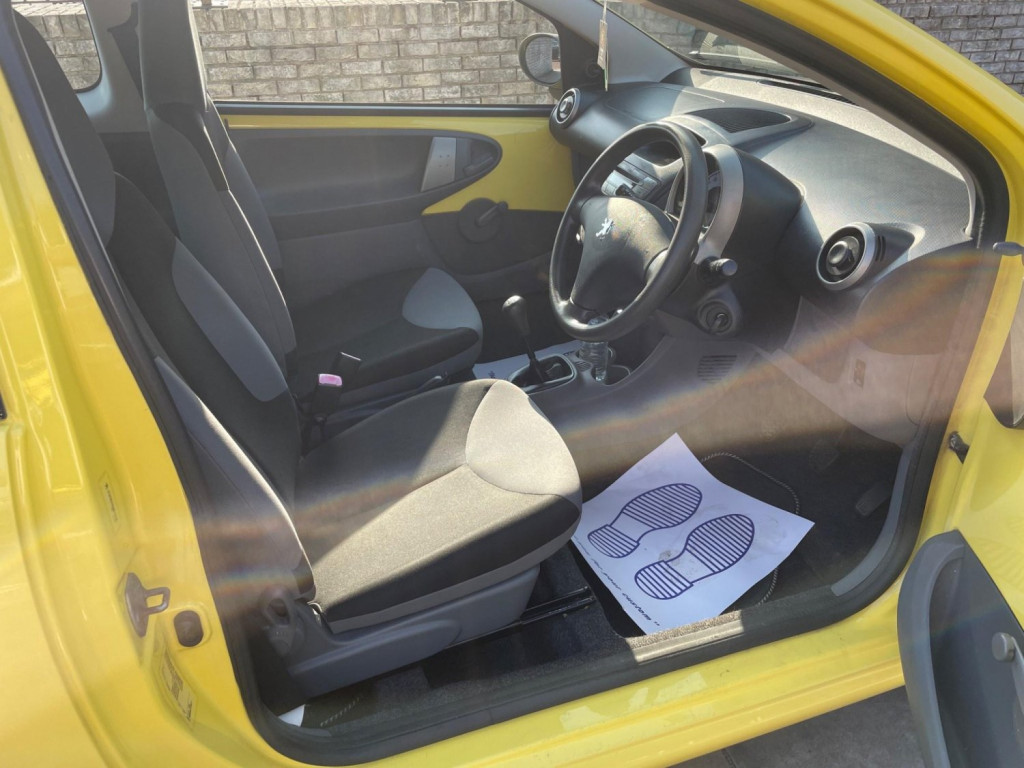 PEUGEOT 107